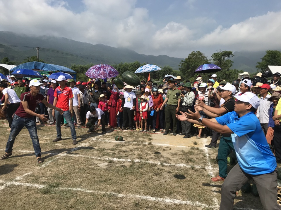Quảng Ngãi: Độc đáo lễ hội dưa hấu Bình Sơn - 2 Quảng Ngãi: Độc đáo lễ hội dưa hấu Bình Sơn - 2