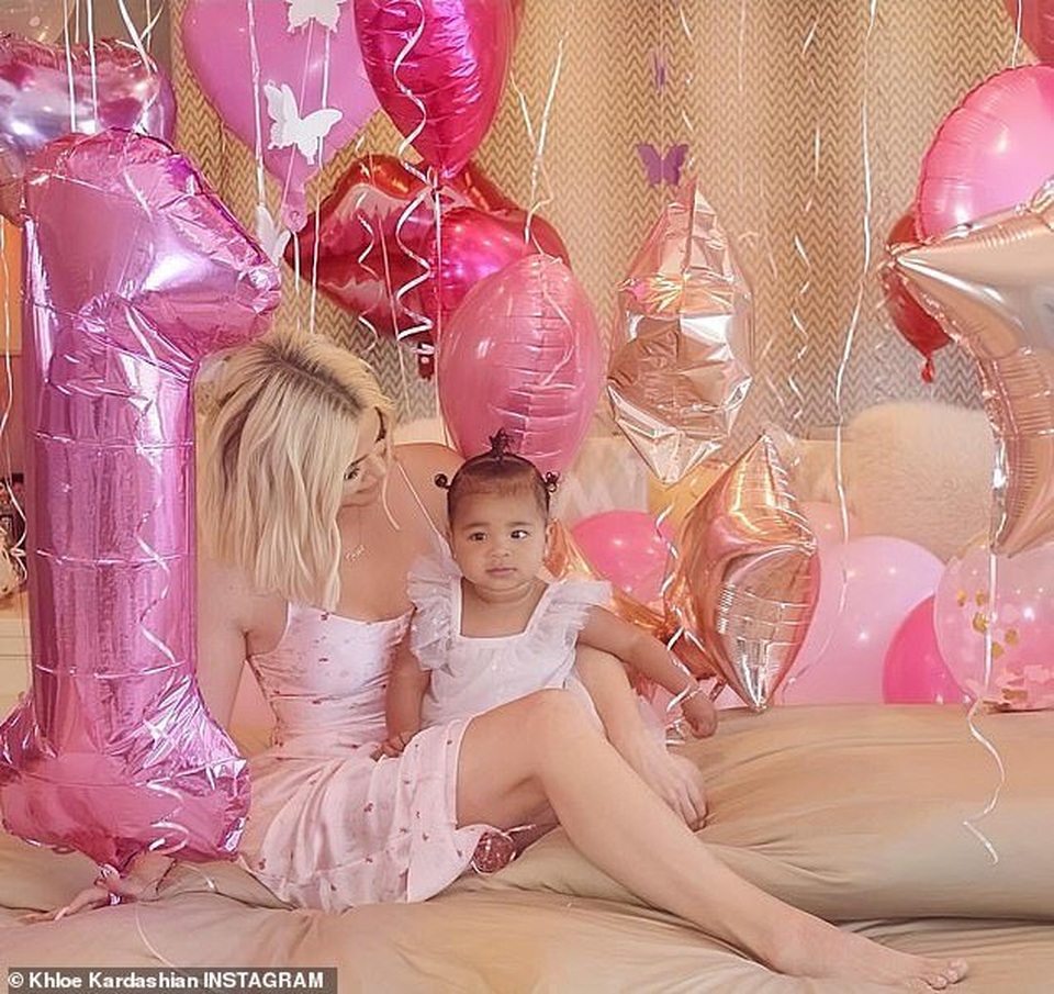 Khloe Kardashian tổ chức sinh nhật xa hoa cho con gái 1 tuổi - 2