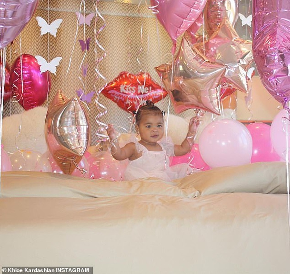 Khloe Kardashian tổ chức sinh nhật xa hoa cho con gái 1 tuổi - 6