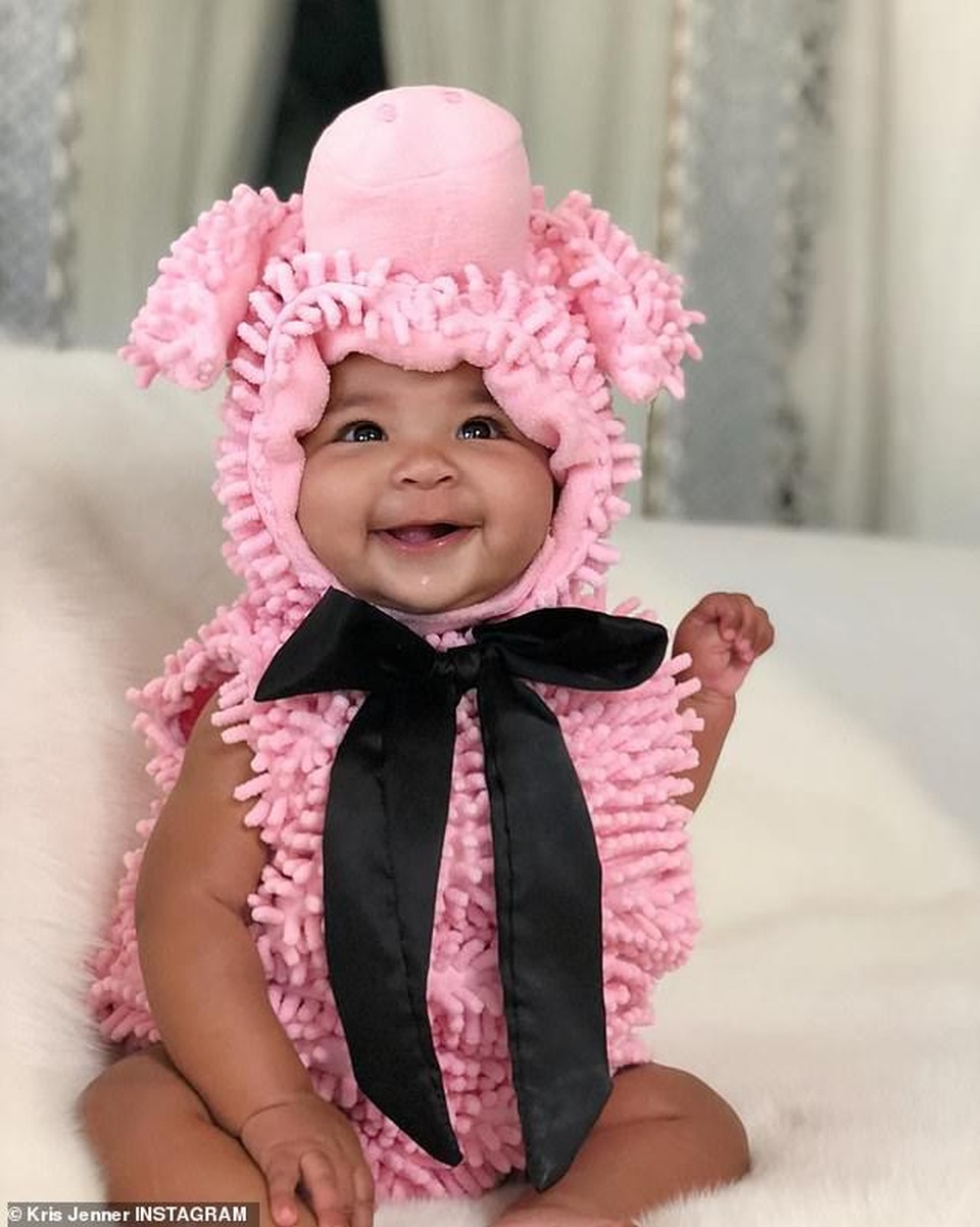 Khloe Kardashian tổ chức sinh nhật xa hoa cho con gái 1 tuổi - 11