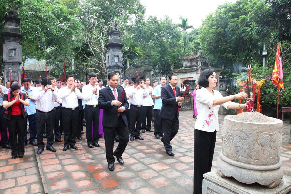 Người dân muôn phương nô nức đổ về cố đô Hoa Lư trẩy hội - 5