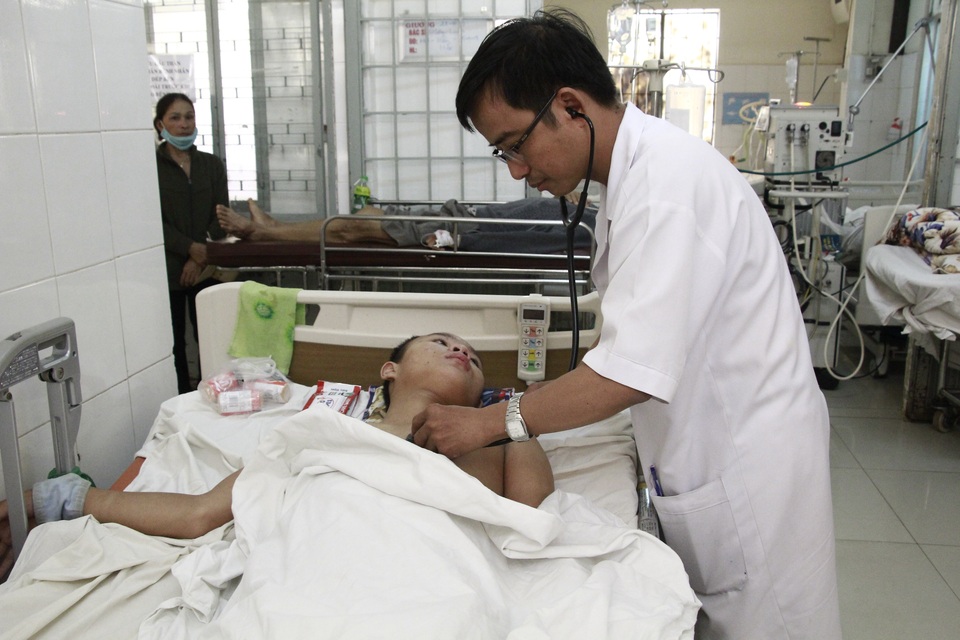 61 bác sĩ nộp đơn xin nghỉ việc vì... lương thấp, áp lực công việc cao - 2 61 bác sĩ nộp đơn xin nghỉ việc vì... lương thấp, áp lực công việc cao - 2