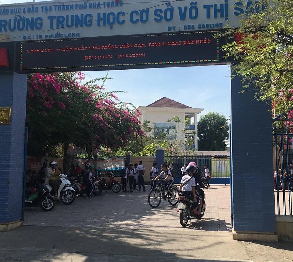 Thầy trò mang tiếng được nghỉ nhưng lại phải... dạy học bù - 1
