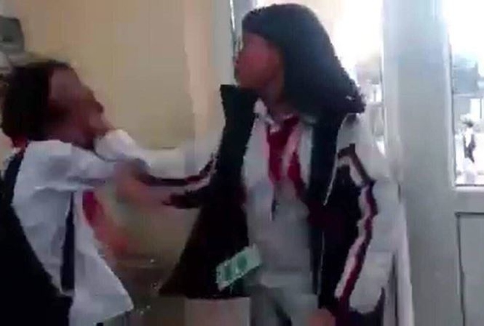 Giáo dục tuần qua: Lộ diện phụ huynh gian lận điểm thi; nóng chuyện dâm ô, bạo lực học đường - 4 Giáo dục tuần qua: Lộ diện phụ huynh gian lận điểm thi; nóng chuyện dâm ô, bạo lực học đường - 4