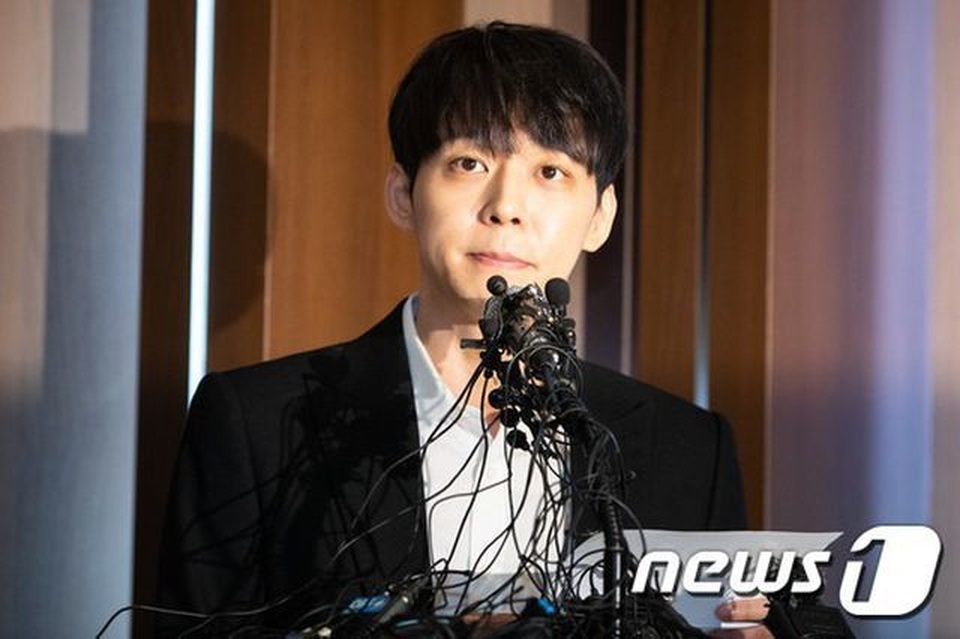 Cảnh sát cấm “Hoàng tử gác mái” Park Yoochun xuất ngoại - 1 Cảnh sát cấm “Hoàng tử gác mái” Park Yoochun xuất ngoại - 1