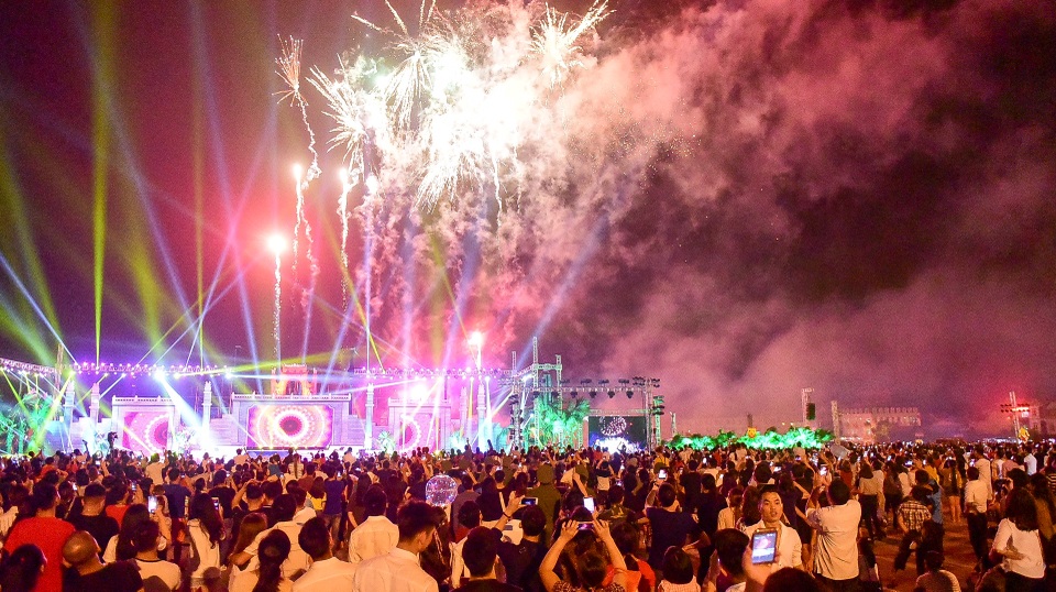 Hàng vạn người mãn nhãn với màn pháo hoa trong đêm khai hội Đền Hùng 2019 - 2 Hàng vạn người mãn nhãn với màn pháo hoa trong đêm khai hội Đền Hùng 2019 - 2