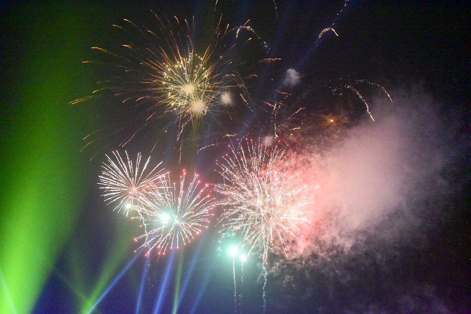 Hàng vạn người mãn nhãn với màn pháo hoa trong đêm khai hội Đền Hùng 2019 - 13 Hàng vạn người mãn nhãn với màn pháo hoa trong đêm khai hội Đền Hùng 2019 - 13