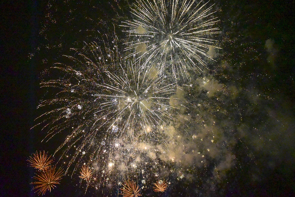 Hàng vạn người mãn nhãn với màn pháo hoa trong đêm khai hội Đền Hùng 2019 - 12 Hàng vạn người mãn nhãn với màn pháo hoa trong đêm khai hội Đền Hùng 2019 - 12