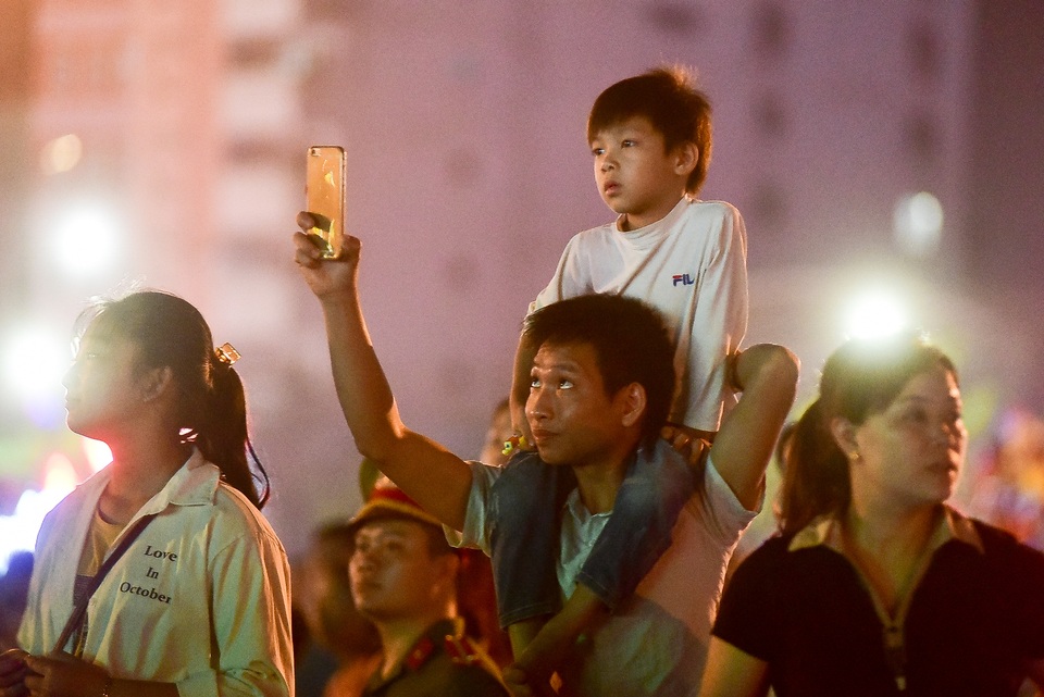 Hàng vạn người mãn nhãn với màn pháo hoa trong đêm khai hội Đền Hùng 2019 - 7 Hàng vạn người mãn nhãn với màn pháo hoa trong đêm khai hội Đền Hùng 2019 - 7