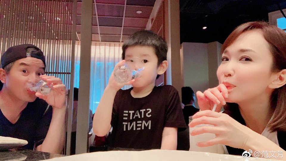 Vợ chồng Lý Minh Thuận - Phạm Văn Phương khoe ảnh gia đình hạnh phúc - 1 Vợ chồng Lý Minh Thuận - Phạm Văn Phương khoe ảnh gia đình hạnh phúc - 1