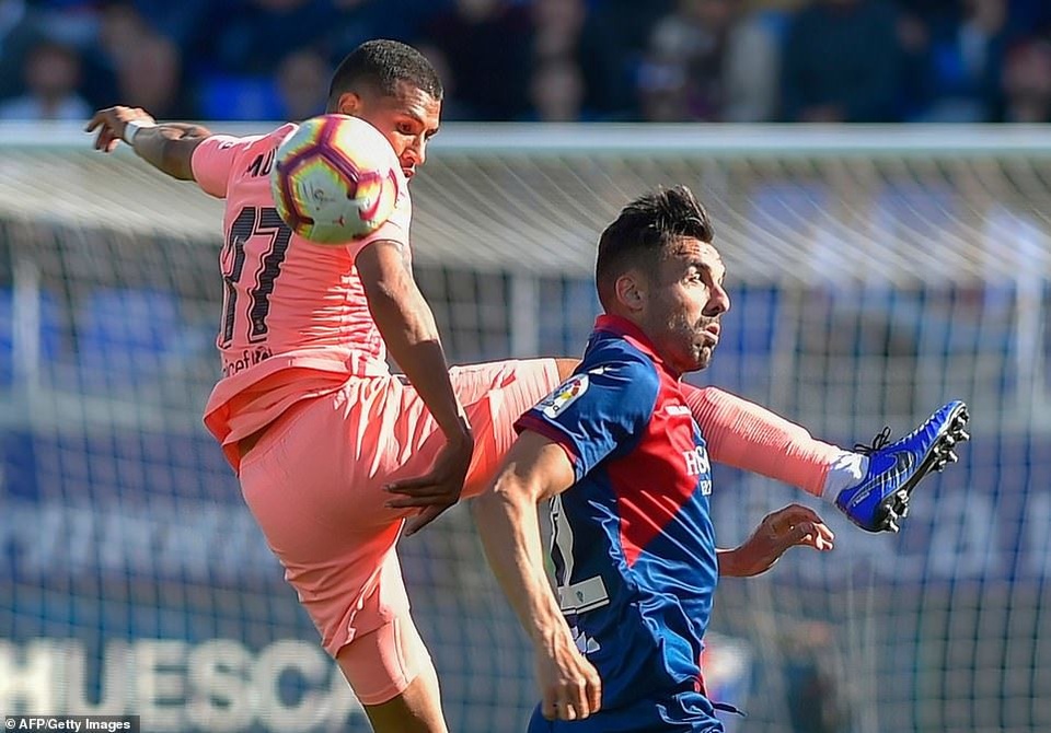 Hòa đội cuối bảng, Barcelona chỉ còn hơn Atletico 9 điểm - 6 Hòa đội cuối bảng, Barcelona chỉ còn hơn Atletico 9 điểm - 6
