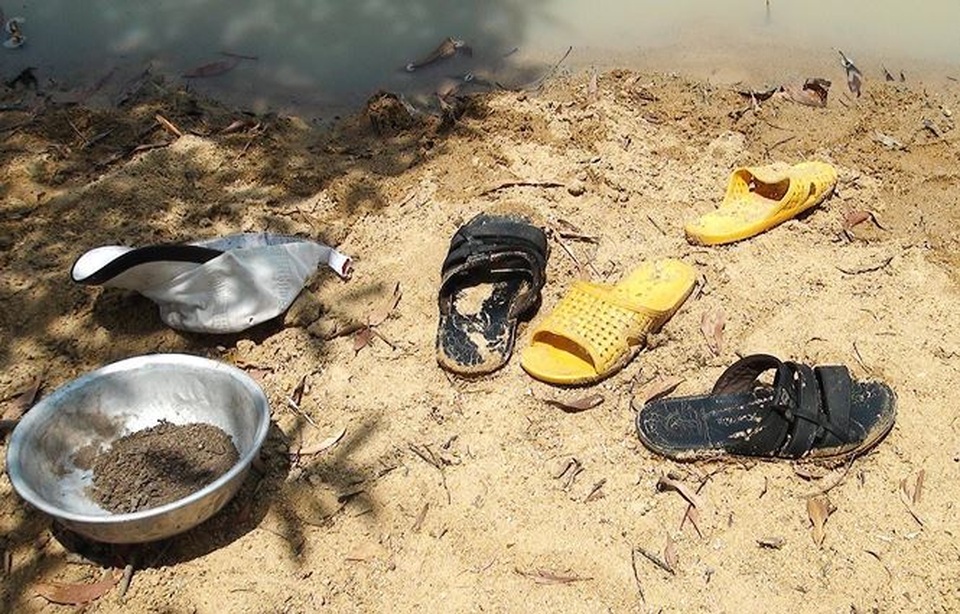 Rủ nhau tắm hồ, 3 học sinh đuối nước tử vong - 2