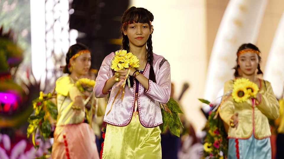 Nam thanh nữ tú các dân tộc hướng về giỗ Tổ Hùng Vương - 5 Nam thanh nữ tú các dân tộc hướng về giỗ Tổ Hùng Vương - 5