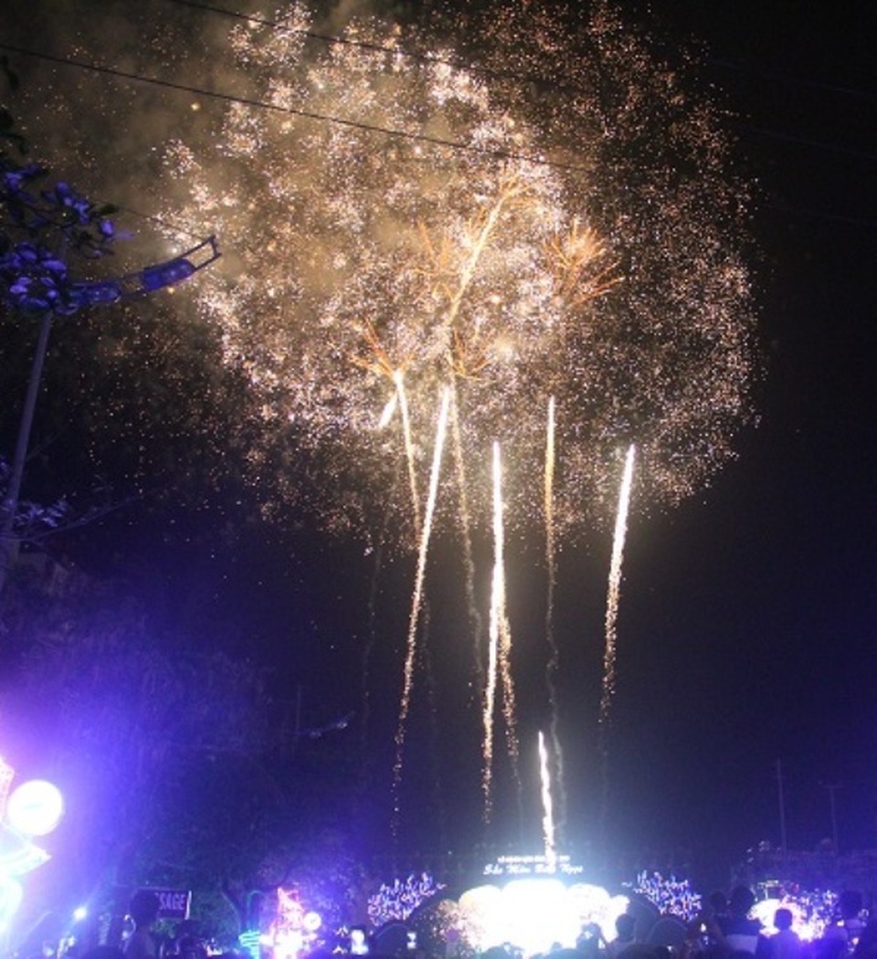 Lung linh đêm hội Sầm Sơn “Sắc màu biển ngọc” - 7 Lung linh đêm hội Sầm Sơn “Sắc màu biển ngọc” - 7