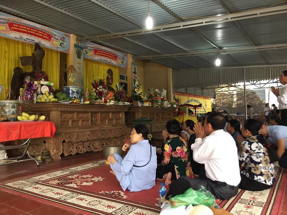 Hàng ngàn người dân Hà Tĩnh thành kính tưởng nhớ các Vua Hùng - 5 Hàng ngàn người dân Hà Tĩnh thành kính tưởng nhớ các Vua Hùng - 5