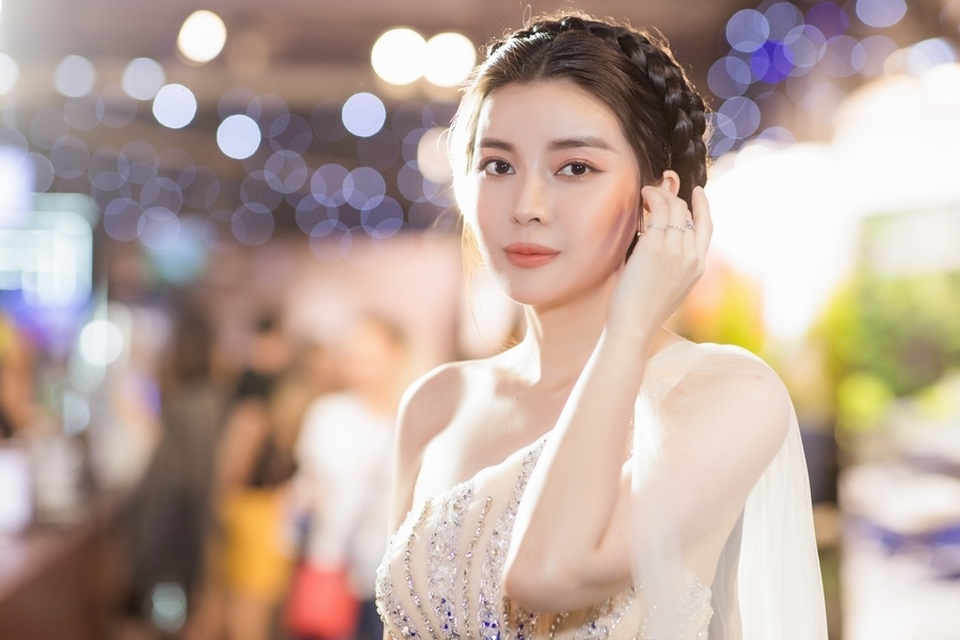 Trương Hồ Phương Nga bất ngờ làm vedette sau vụ án tình tiền với Cao Toàn Mỹ - 14 Trương Hồ Phương Nga bất ngờ làm vedette sau vụ án tình tiền với Cao Toàn Mỹ - 14