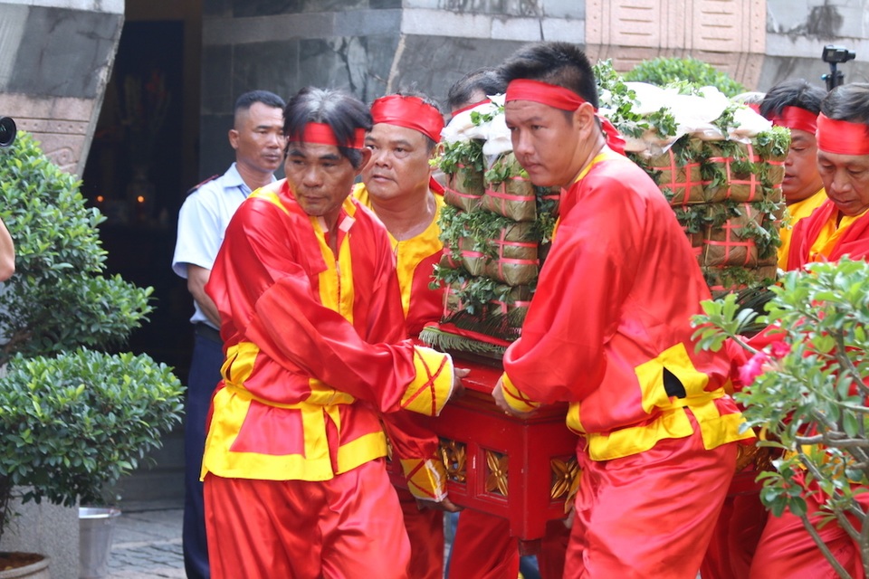 Lãnh đạo TPHCM dâng hương tưởng nhớ các Vua Hùng - 10 Lãnh đạo TPHCM dâng hương tưởng nhớ các Vua Hùng - 10
