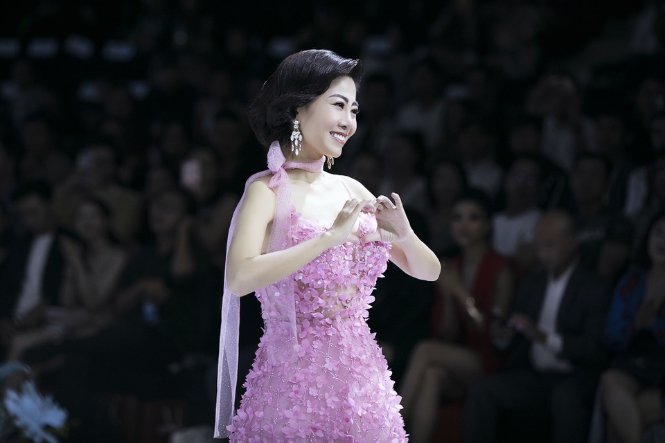 Trương Hồ Phương Nga bất ngờ làm vedette sau vụ án tình tiền với Cao Toàn Mỹ - 1 Trương Hồ Phương Nga bất ngờ làm vedette sau vụ án tình tiền với Cao Toàn Mỹ - 1