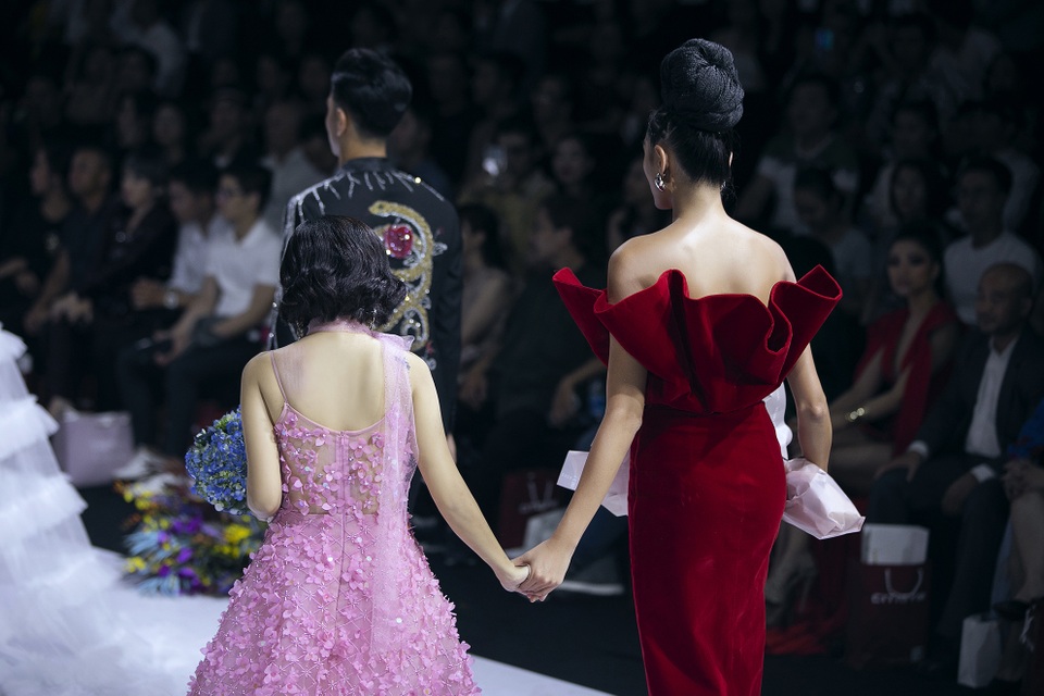Trương Hồ Phương Nga bất ngờ làm vedette sau vụ án tình tiền với Cao Toàn Mỹ - 6 Trương Hồ Phương Nga bất ngờ làm vedette sau vụ án tình tiền với Cao Toàn Mỹ - 6
