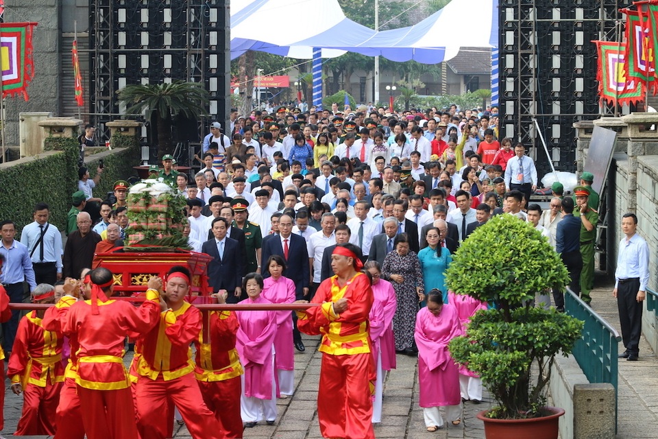 Lãnh đạo TPHCM dâng hương tưởng nhớ các Vua Hùng - 9 Lãnh đạo TPHCM dâng hương tưởng nhớ các Vua Hùng - 9