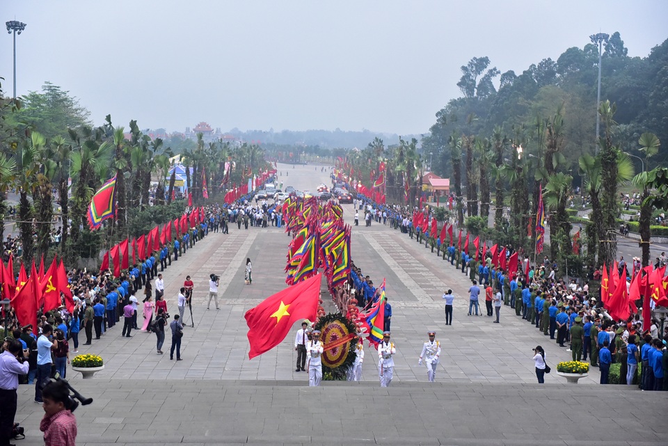 Biển người đổ về Đền Hùng trong ngày giỗ Tổ - 2 Biển người đổ về Đền Hùng trong ngày giỗ Tổ - 2