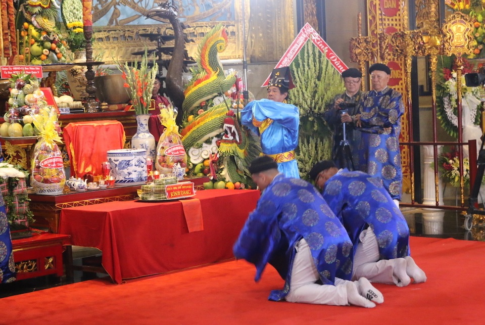 Lãnh đạo TPHCM dâng hương tưởng nhớ các Vua Hùng - 13 Lãnh đạo TPHCM dâng hương tưởng nhớ các Vua Hùng - 13