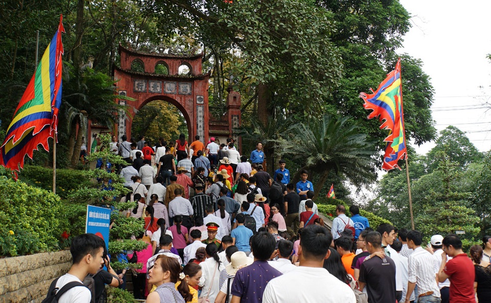 Biển người đổ về Đền Hùng trong ngày giỗ Tổ - 19 Biển người đổ về Đền Hùng trong ngày giỗ Tổ - 19