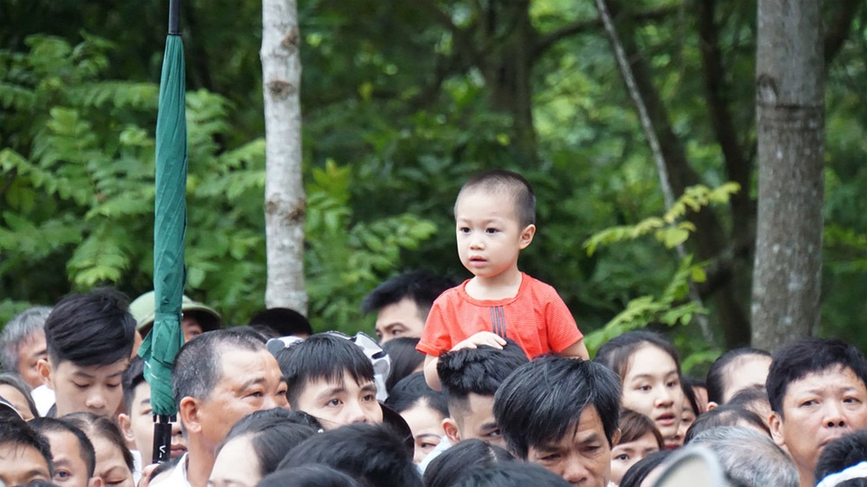 Biển người đổ về Đền Hùng trong ngày giỗ Tổ - 10 Biển người đổ về Đền Hùng trong ngày giỗ Tổ - 10