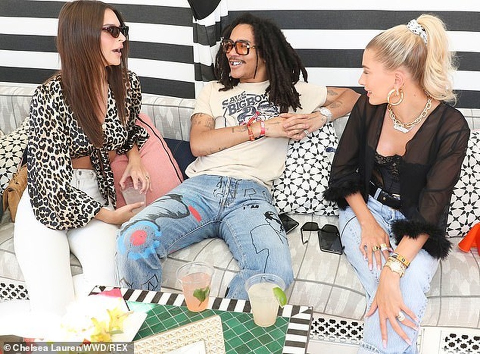 Emily Ratajkowski lấp ló eo thon gợi cảm - 14 Emily Ratajkowski lấp ló eo thon gợi cảm - 14