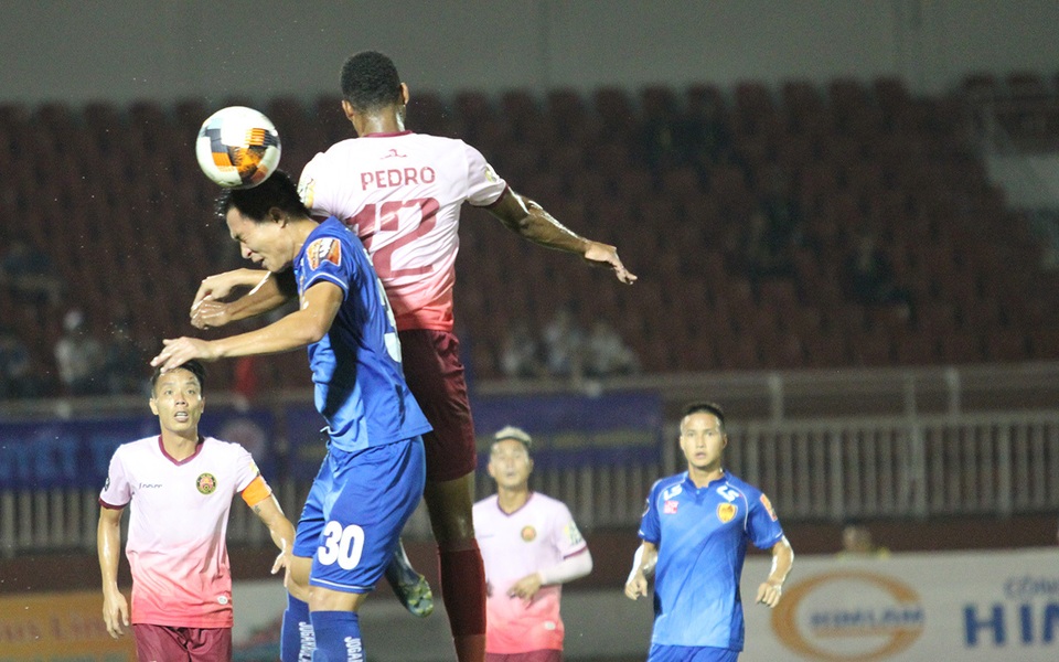Sài Gòn FC chia điểm với Quảng Nam trên sân nhà - 2 Sài Gòn FC chia điểm với Quảng Nam trên sân nhà - 2