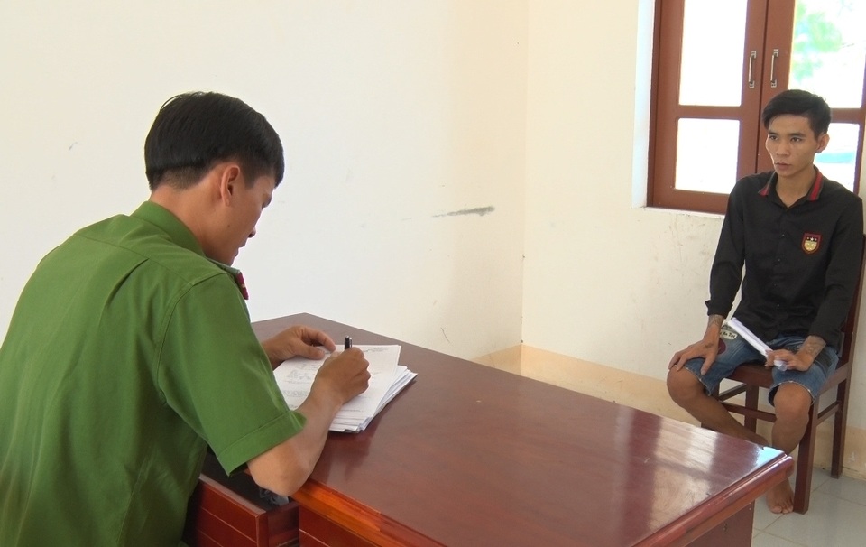 Đòi nợ hộ ông anh, thanh niên ra tay chém trọng thương con nợ - 1 Đòi nợ hộ ông anh, thanh niên ra tay chém trọng thương con nợ - 1