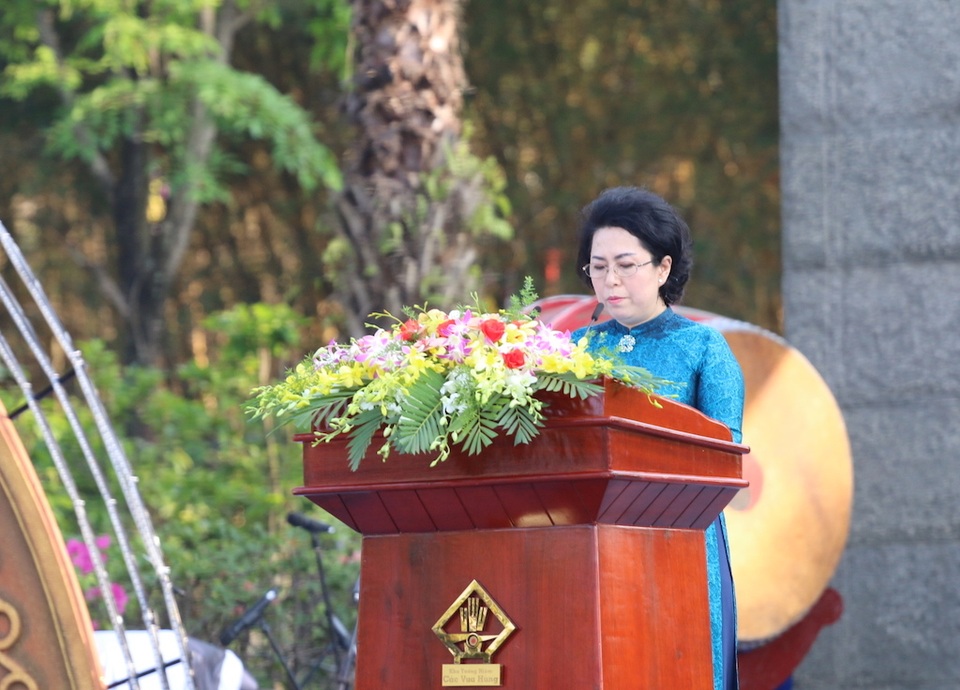 Lãnh đạo TPHCM dâng hương tưởng nhớ các Vua Hùng - 2 Lãnh đạo TPHCM dâng hương tưởng nhớ các Vua Hùng - 2