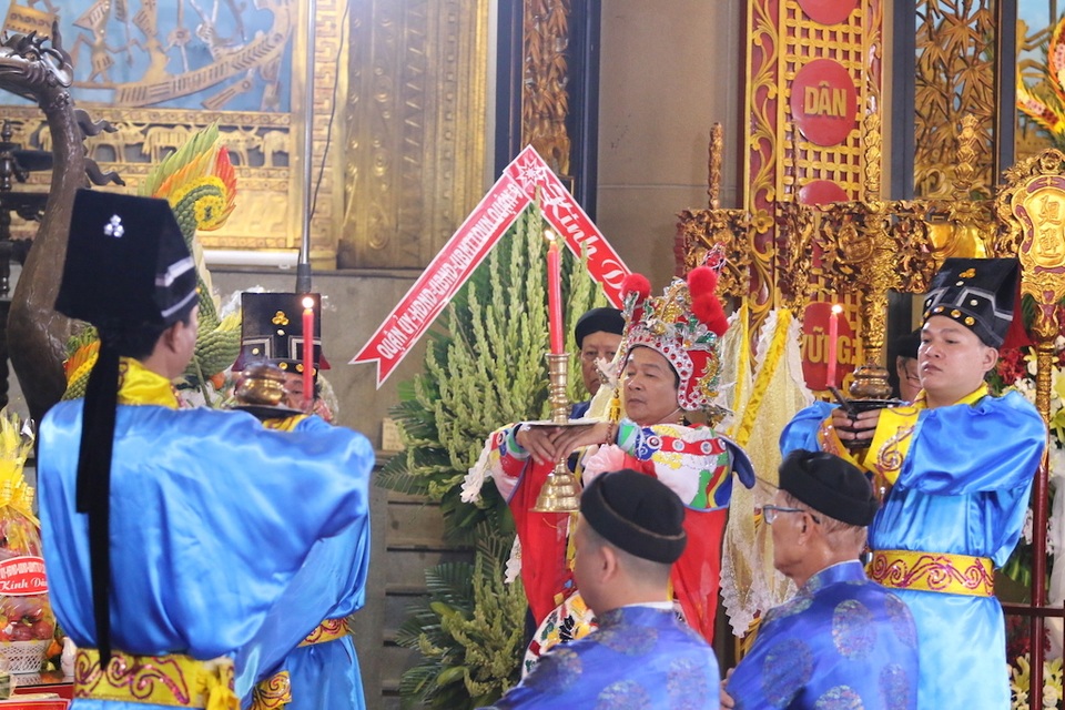 Lãnh đạo TPHCM dâng hương tưởng nhớ các Vua Hùng - 12 Lãnh đạo TPHCM dâng hương tưởng nhớ các Vua Hùng - 12