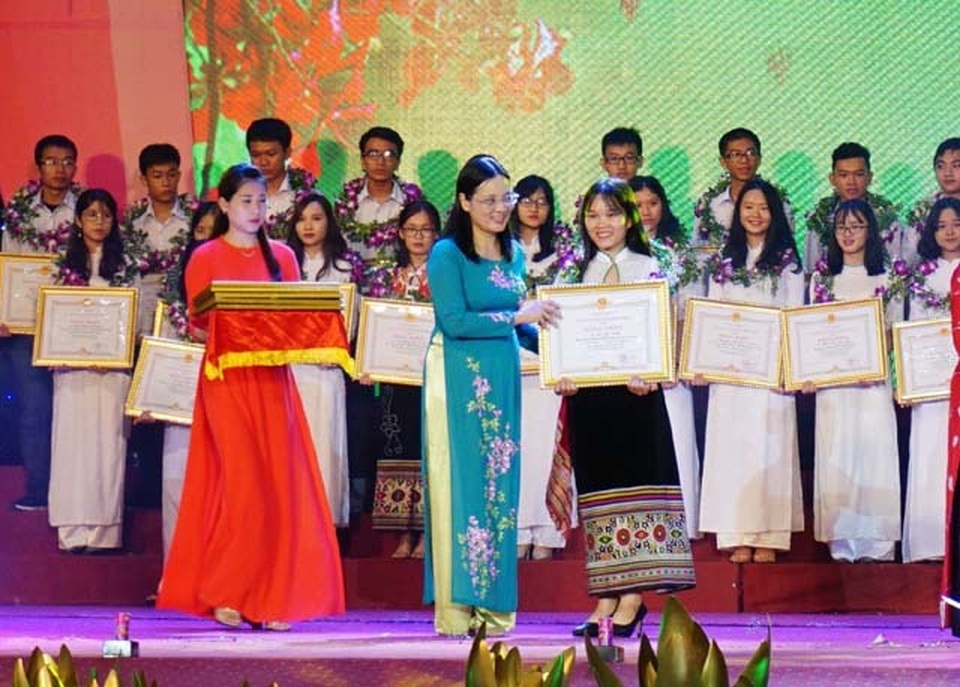 Nghệ An: Gỡ vướng cho cử nhân cử tuyển tìm việc - 3 Nghệ An: Gỡ vướng cho cử nhân cử tuyển tìm việc - 3