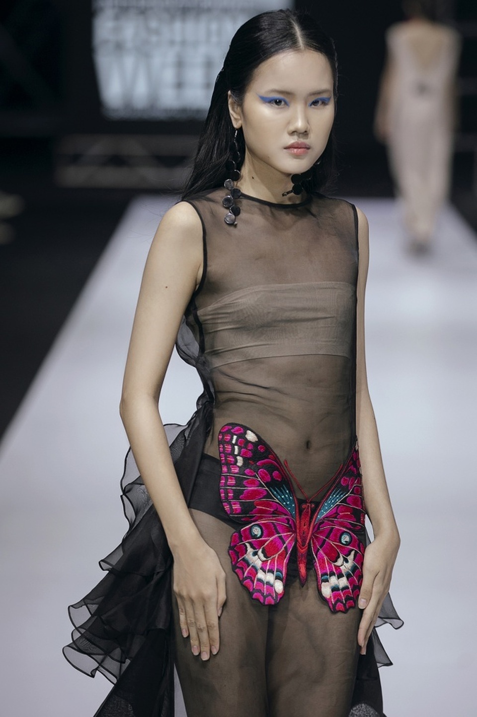 Á hậu Mâu Thuỷ không mặc nội y táo bạo trên sàn diễn - 7 Á hậu Mâu Thuỷ không mặc nội y táo bạo trên sàn diễn - 7