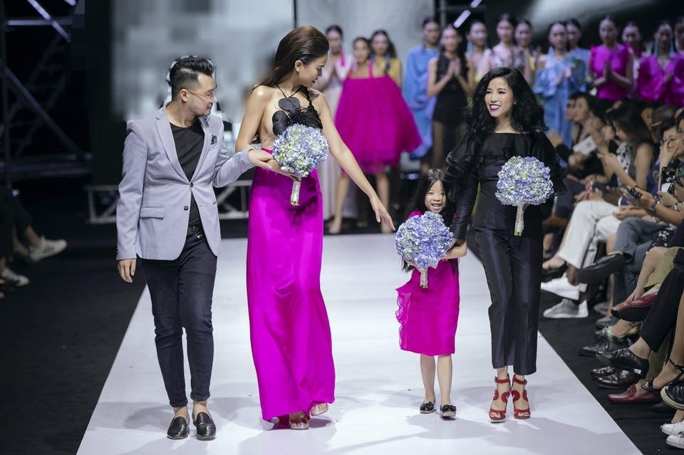 Á hậu Mâu Thuỷ không mặc nội y táo bạo trên sàn diễn - 5 Á hậu Mâu Thuỷ không mặc nội y táo bạo trên sàn diễn - 5