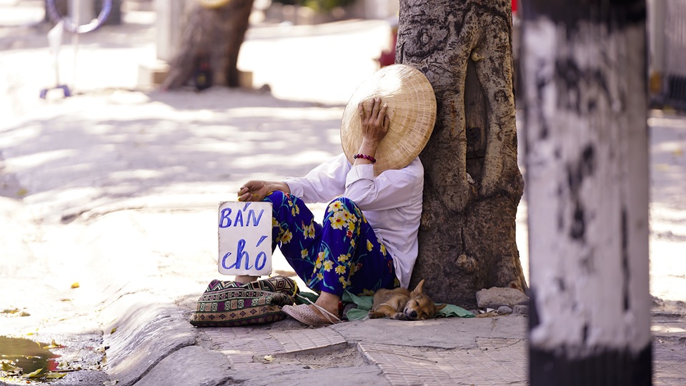 TPHCM: Người dân chật vật qua kỳ nghỉ trong cái nắng đổ lửa - 15 TPHCM: Người dân chật vật qua kỳ nghỉ trong cái nắng đổ lửa - 15