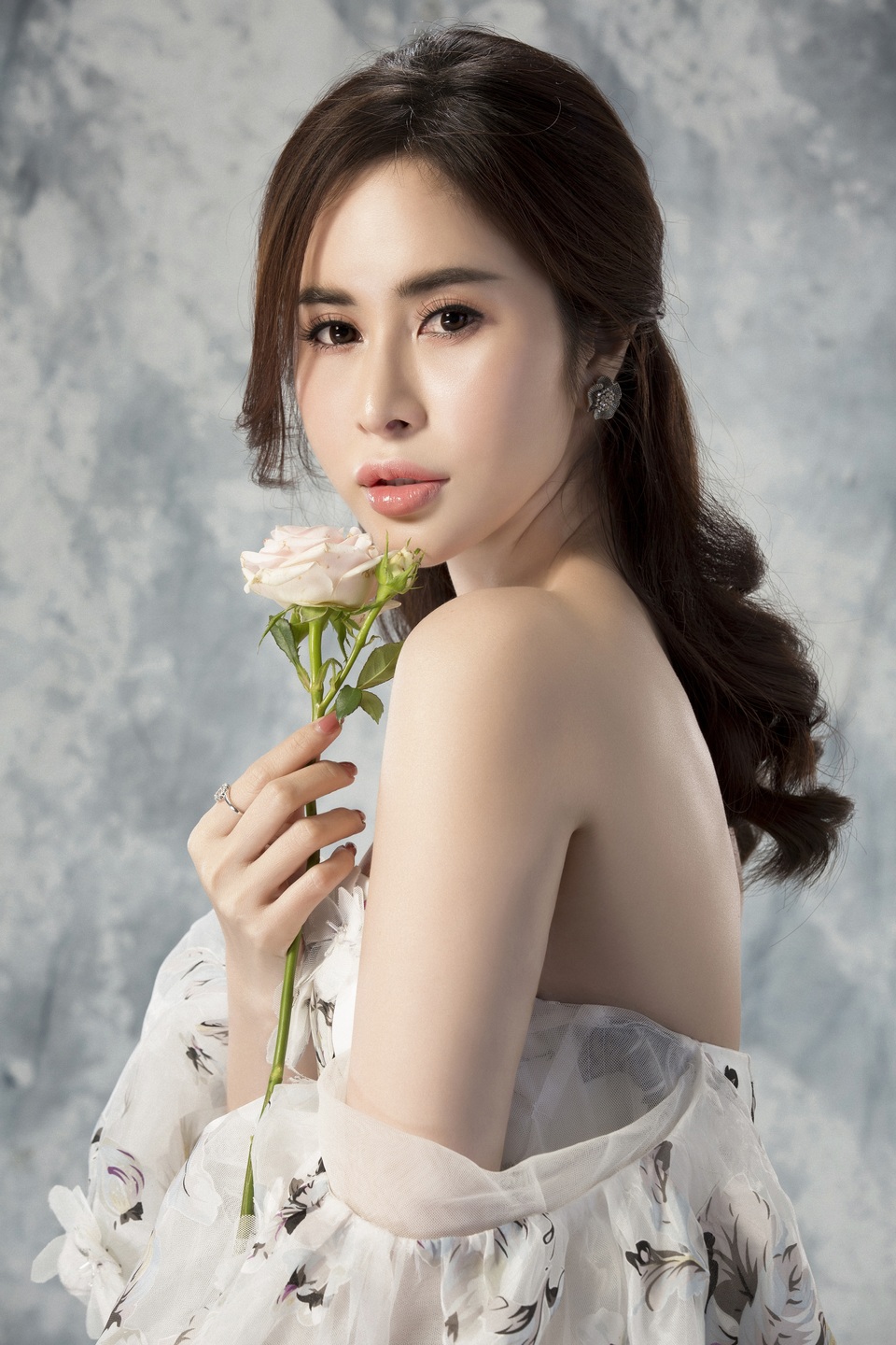 Người mẫu Việt tiết lộ sốc về chuyện quay clip nóng trong làng giải trí - 2 Người mẫu Việt tiết lộ sốc về chuyện quay clip nóng trong làng giải trí - 2