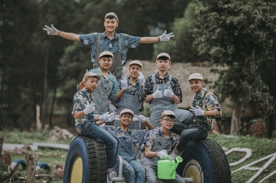 Ảnh kỷ yếu “nông trại vui vẻ” trên thảo nguyên của học sinh Nghệ An - 2 Ảnh kỷ yếu “nông trại vui vẻ” trên thảo nguyên của học sinh Nghệ An - 2