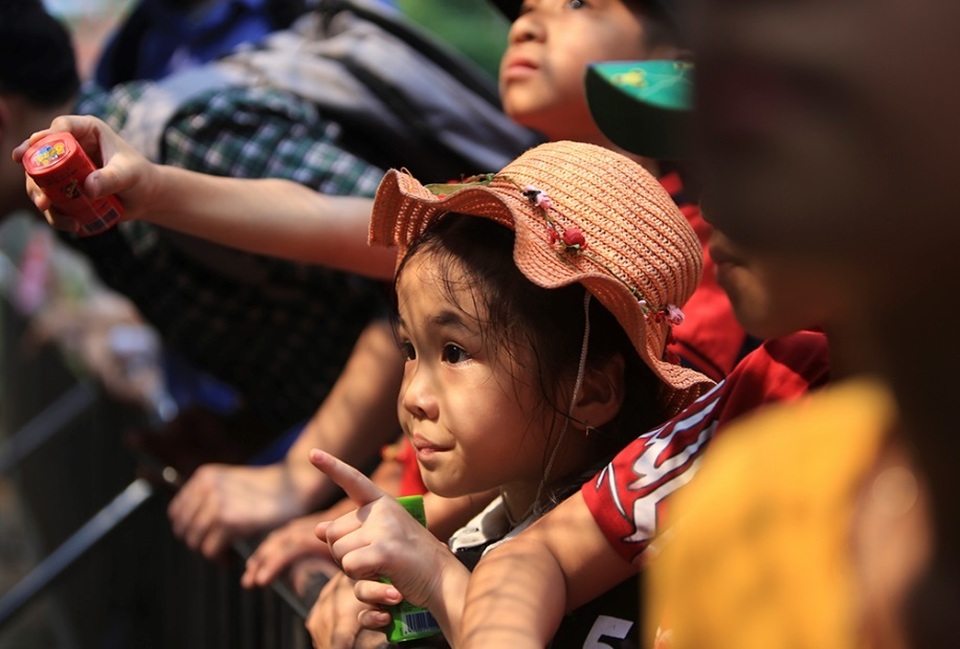 Vườn thú, công viên Hà Nội đông nghịt người trong ngày nghỉ lễ - 3 Vườn thú, công viên Hà Nội đông nghịt người trong ngày nghỉ lễ - 3