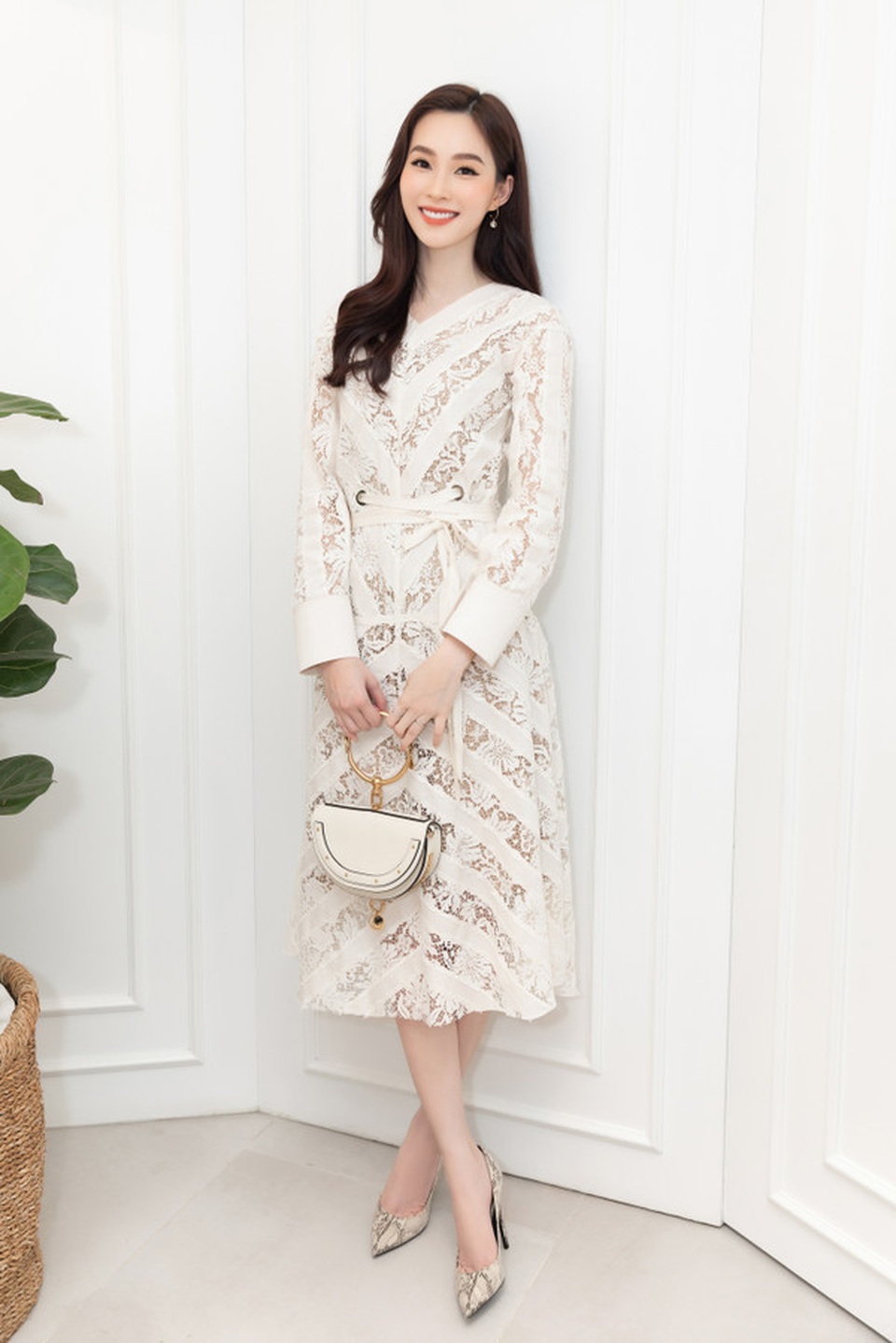 Tiểu Vy diện trang phục hở bạo, Á hậu Thuỳ Dung khoe ảnh bikini - 5