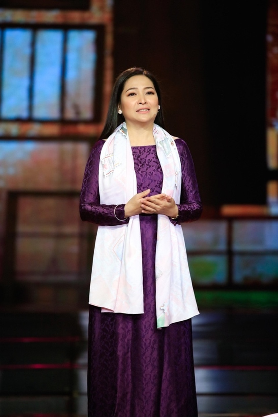 Dàn sao Việt xúc động chia tay MC Quỳnh Hương tại “Thay lời muốn nói” - 4 Dàn sao Việt xúc động chia tay MC Quỳnh Hương tại “Thay lời muốn nói” - 4