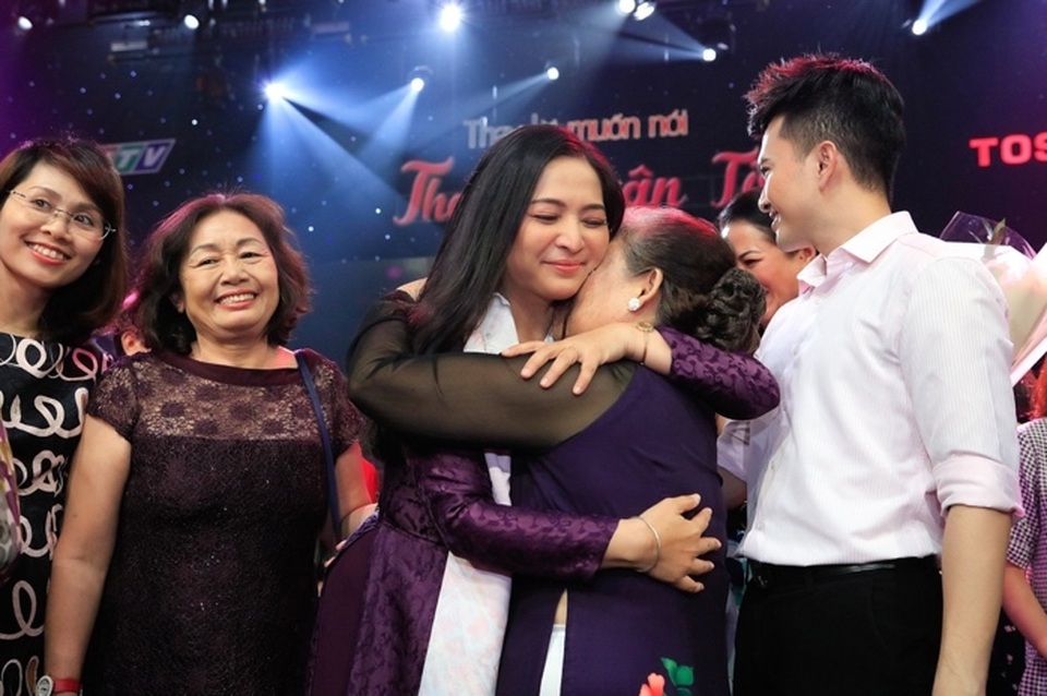 Dàn sao Việt xúc động chia tay MC Quỳnh Hương tại “Thay lời muốn nói” - 16 Dàn sao Việt xúc động chia tay MC Quỳnh Hương tại “Thay lời muốn nói” - 16