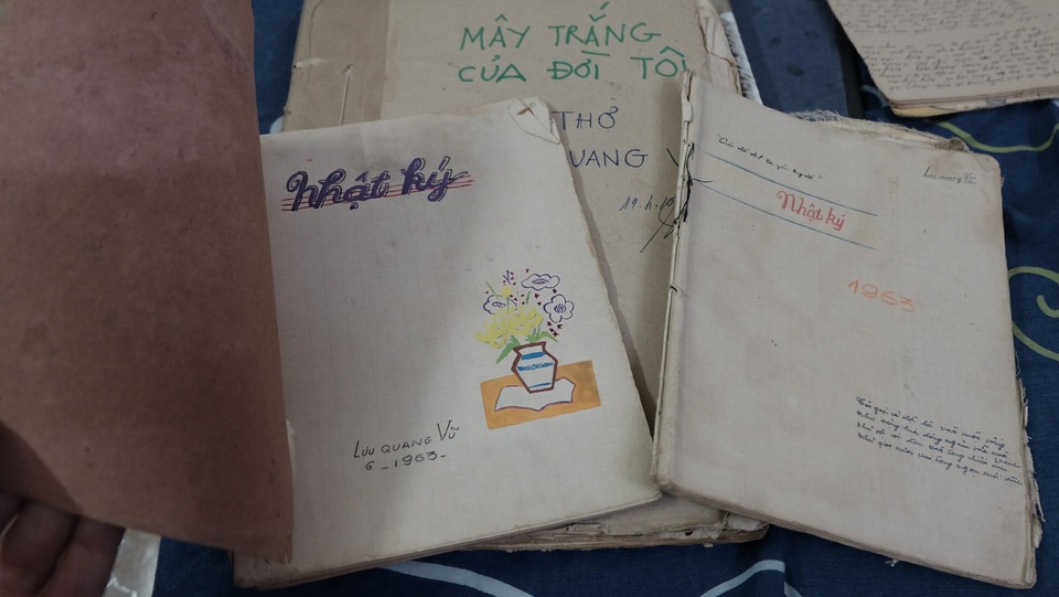 Ngỡ ngàng trước căn phòng đầy ký ức về cố nhà thơ Lưu Quang Vũ - Xuân Quỳnh - 11 Ngỡ ngàng trước căn phòng đầy ký ức về cố nhà thơ Lưu Quang Vũ - Xuân Quỳnh - 11