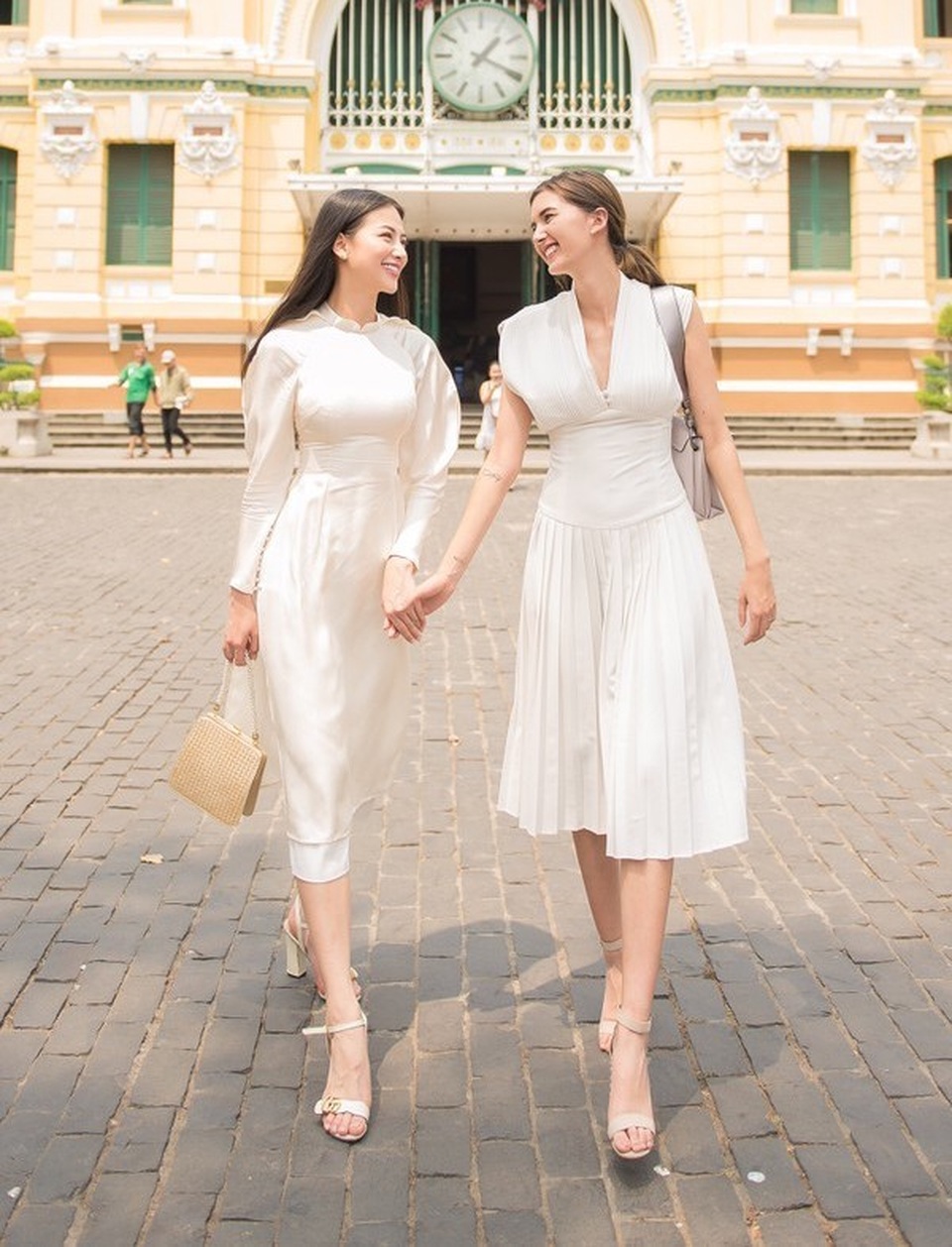 Tiểu Vy diện trang phục hở bạo, Á hậu Thuỳ Dung khoe ảnh bikini - 10