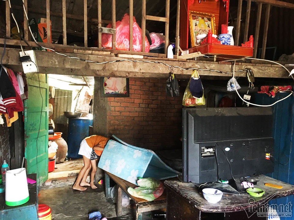 Xóm ngụ cư Sài Gòn: Con muốn đi học để được ăn cơm với thịt cá - 2 Xóm ngụ cư Sài Gòn: Con muốn đi học để được ăn cơm với thịt cá - 2