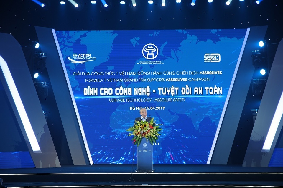 Việt Nam Grand Prix tặng 10.000 mũ bảo hiểm cho học sinh, sinh viên - 2 Việt Nam Grand Prix tặng 10.000 mũ bảo hiểm cho học sinh, sinh viên - 2