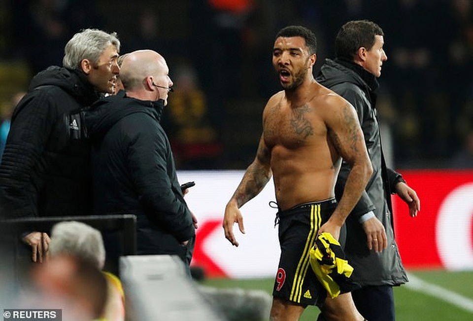 Watford “tặng chiến thắng” cho Arsenal vượt mặt Man Utd - 1 Watford “tặng chiến thắng” cho Arsenal vượt mặt Man Utd - 1