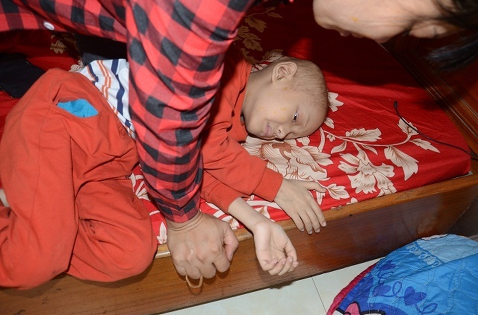 Thắt lòng đôi mắt đầy ám ảnh của cậu bé 9 tuổi giữa lằn ranh sinh tử - 6 Thắt lòng đôi mắt đầy ám ảnh của cậu bé 9 tuổi giữa lằn ranh sinh tử - 6