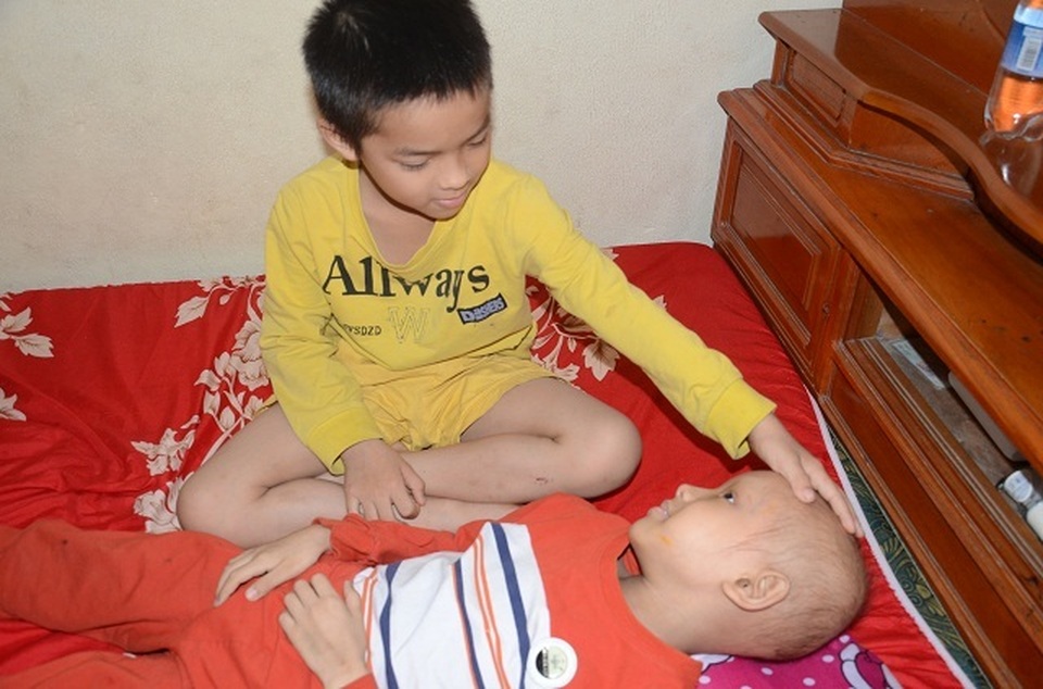 Thắt lòng đôi mắt đầy ám ảnh của cậu bé 9 tuổi giữa lằn ranh sinh tử - 8 Thắt lòng đôi mắt đầy ám ảnh của cậu bé 9 tuổi giữa lằn ranh sinh tử - 8